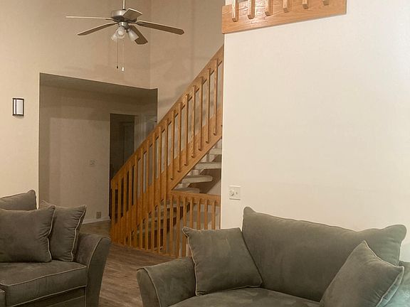 2nd image of 9 Lockwood Dr #9