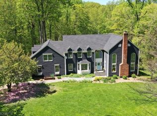 39 Willow Dr, Chester, NJ 07930