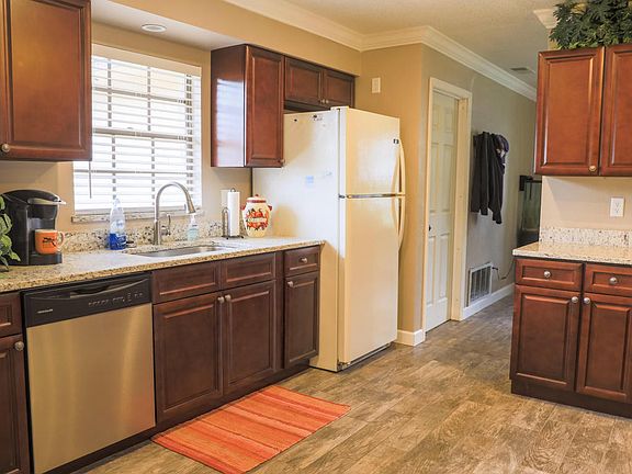 4th image of 607 Moonpenny Cir