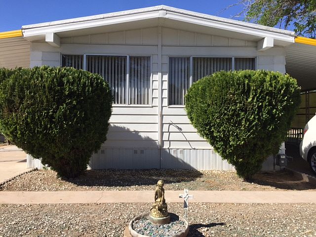 Front of home facing street