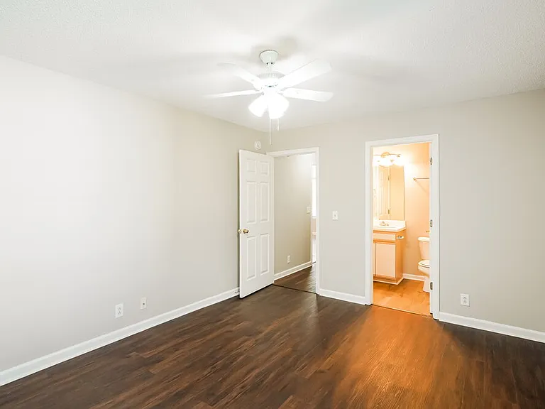 1464 Rochester Dr — Photo 10