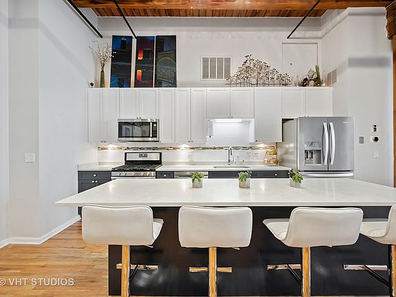 5th image of 525 W Superior St Unit 618