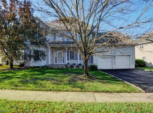 3 Dipaolo Ct, Raritan, NJ 08869