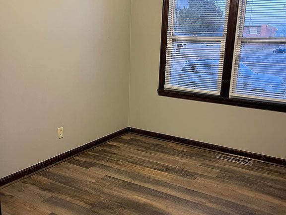 3rd image of 520 E Bond St