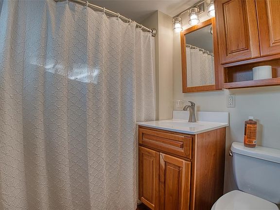 5th image of 304 Smith Ave