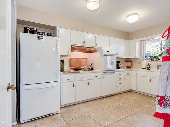 2nd image of 10932 W Canterbury Dr