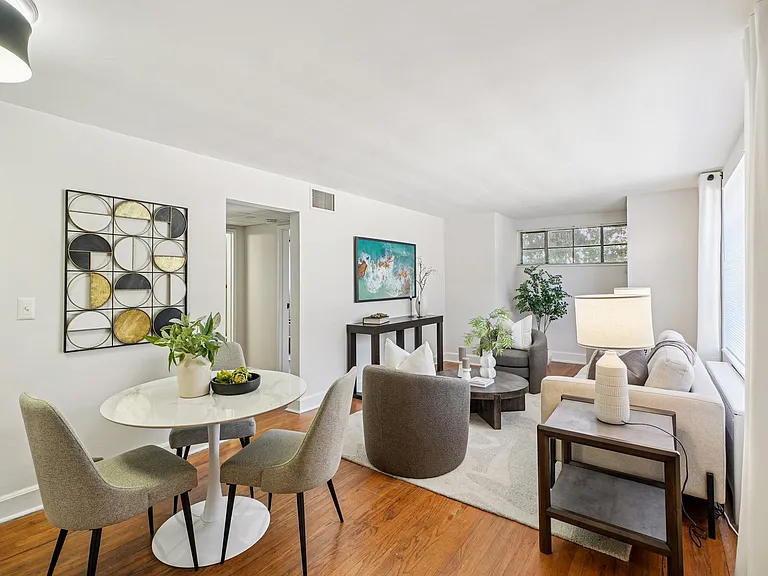 Cameron Court Apartments — Photo 21