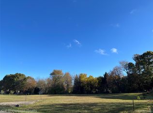 4640 Melanie Ln, White Lake, MI 48383