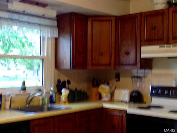 3rd image of 800 Saint Edith Ln