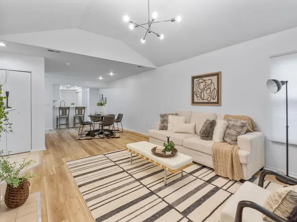 3828 Falls Circle Dr #22, Hilliard, OH 43026