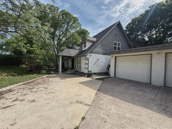 1115 Douglas Dr