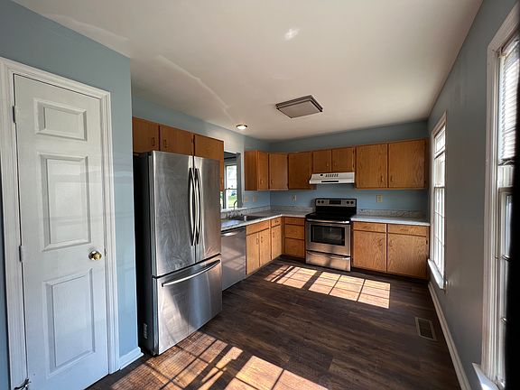 4th image of 2801 Hampton Ln