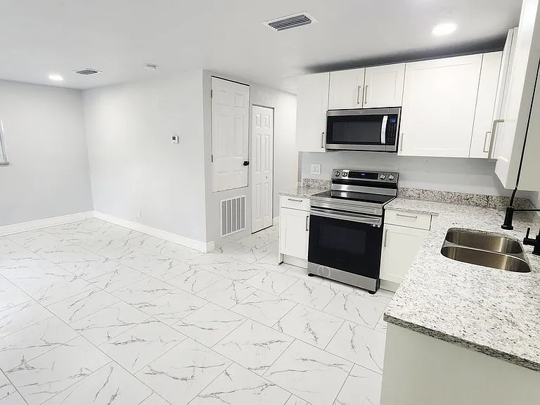 128 Kingston Ave — Photo 11
