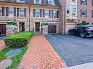 206-04 Lori Dr #73L, Bayside, NY 11360