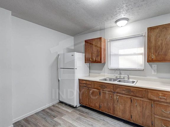 3rd image of 4118 Hoyt Ave