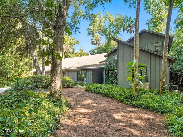 1918 OAK Circle, Atlantic Beach, FL 32233