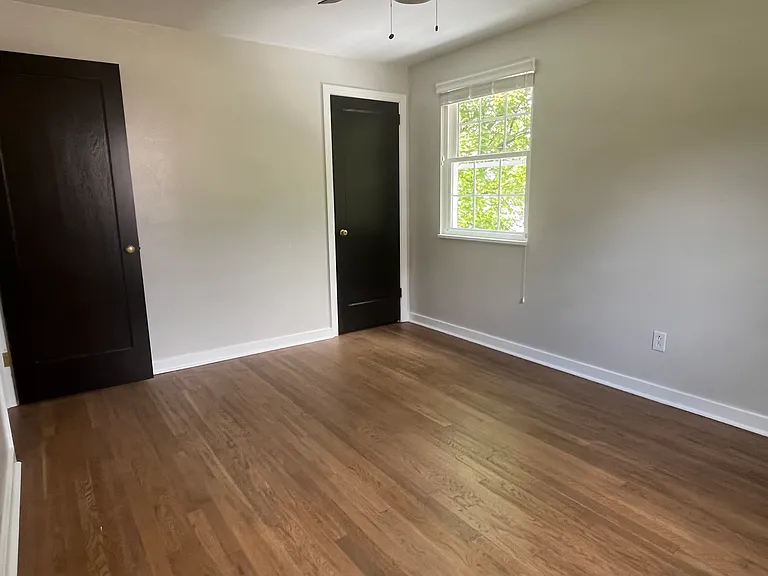 7918 Roderick Dr — Photo 8