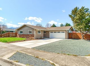 961 N Rose St, Phoenix, OR 97535