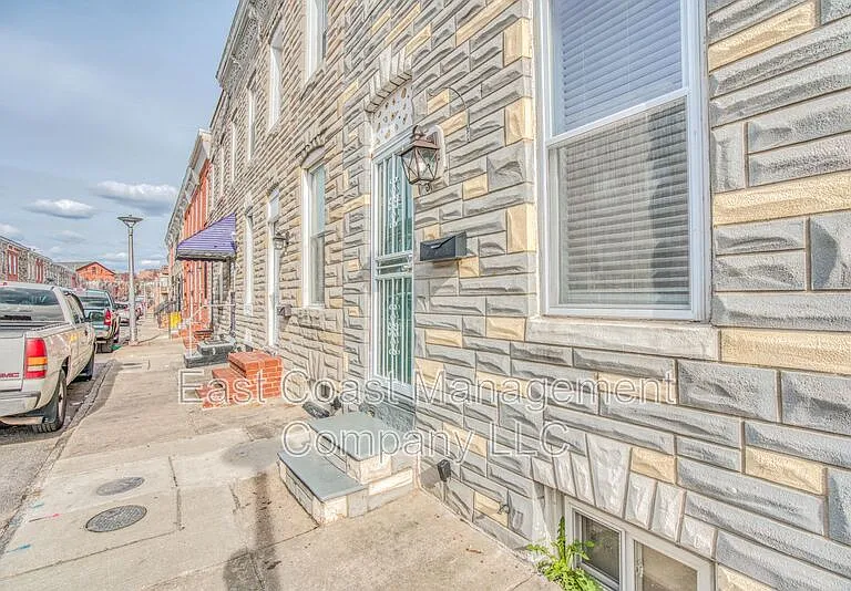 1253 Sargeant St — Photo 8
