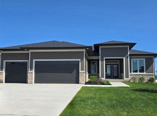 16211 Goodman Dr, Urbandale, IA 50323