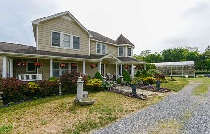 2nd image of 122 Montauk Hwy