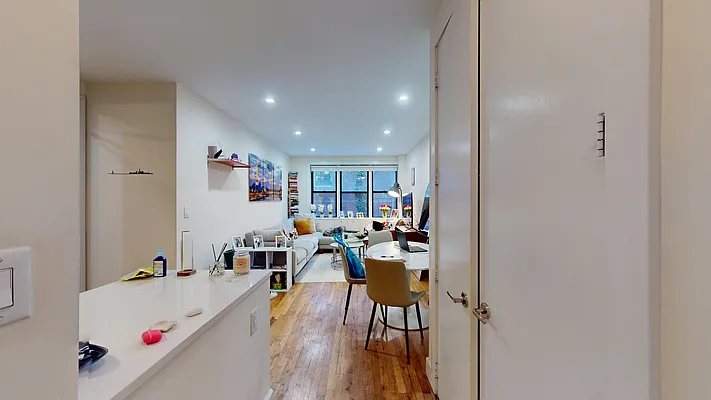 Rented by Bond New York | media 9