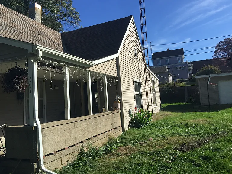 307 N Walnut St — Photo 1