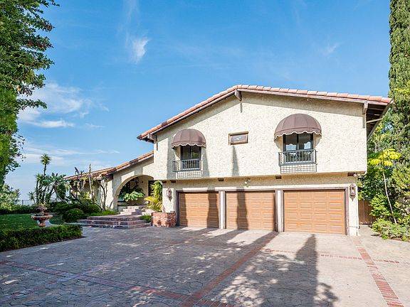 3rd image of 16946 Encino Hills Dr