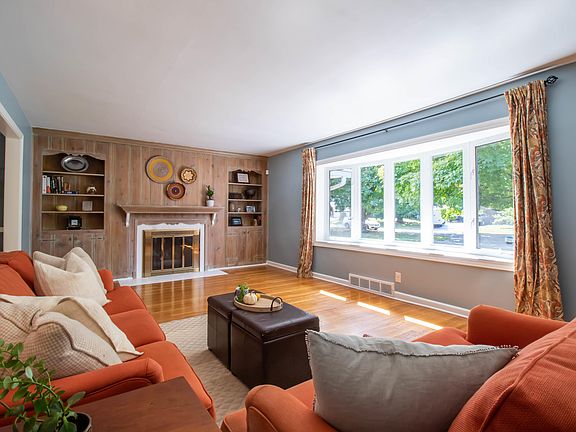 5th image of 7 Canterbury Dr