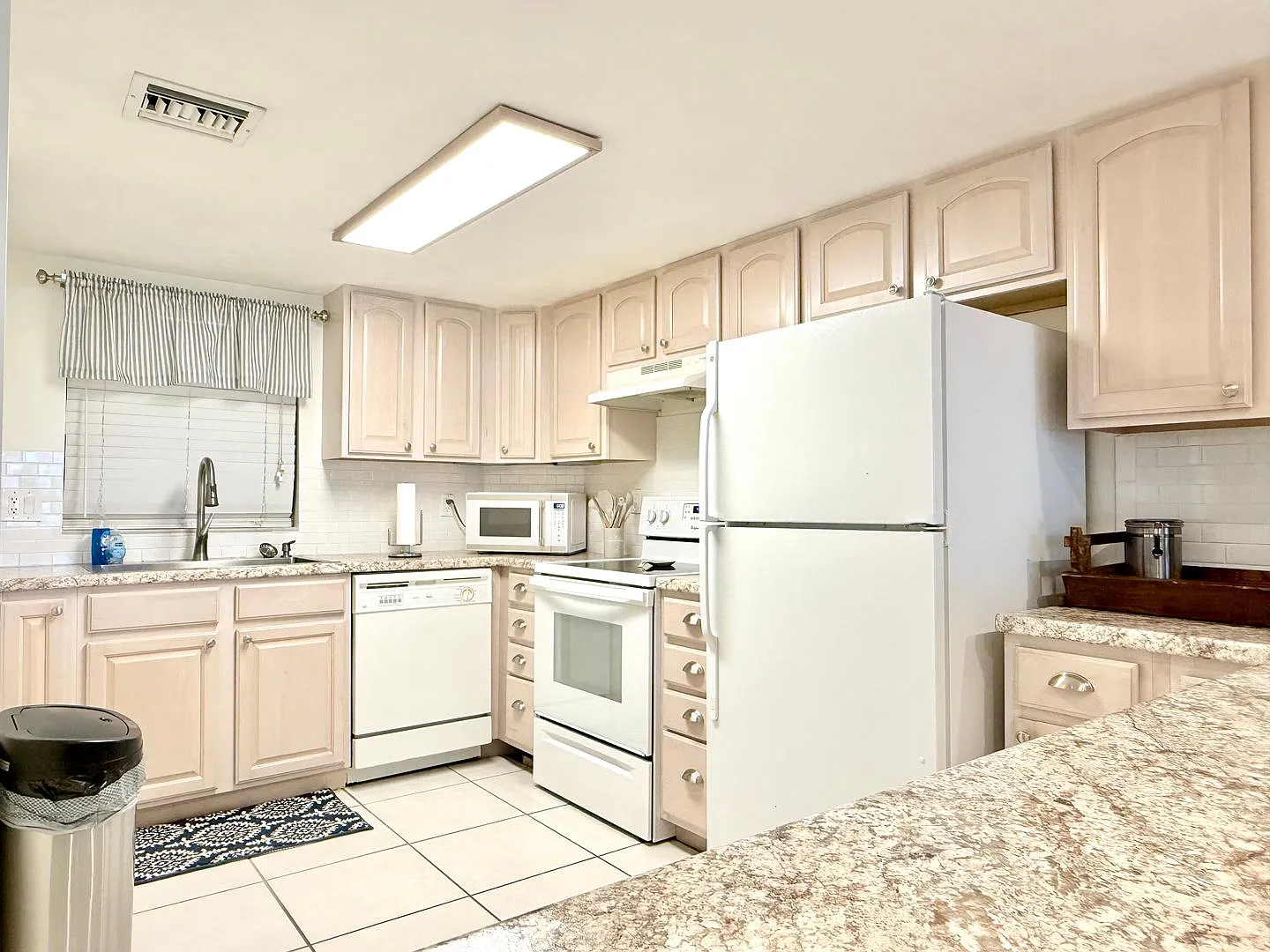Coastal comfort awaits in this furnished 2Bedrooms / 2Baths condo in Daytona Beach! — Photo 2