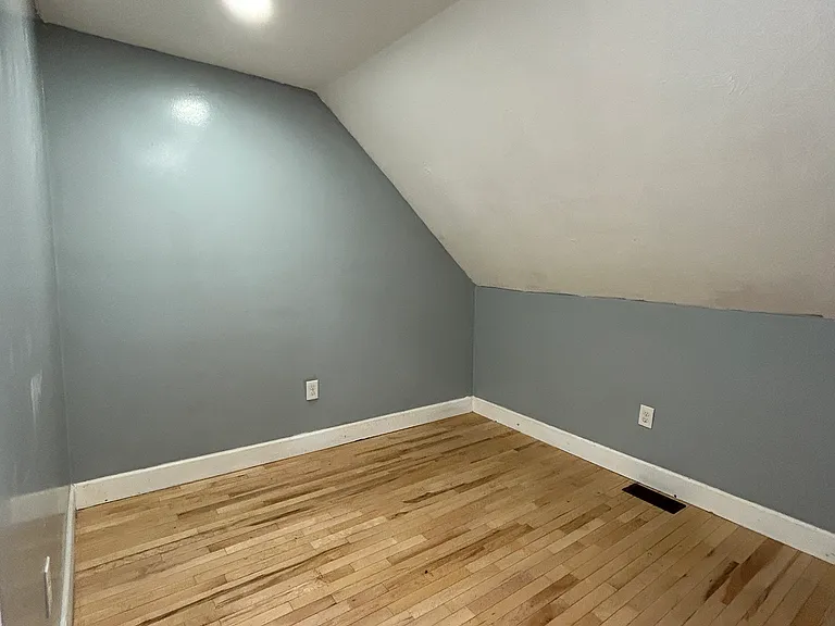241 Ash St #2 — Photo 4
