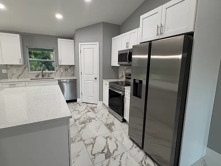 2875 NW 35th Ave — Photo 12
