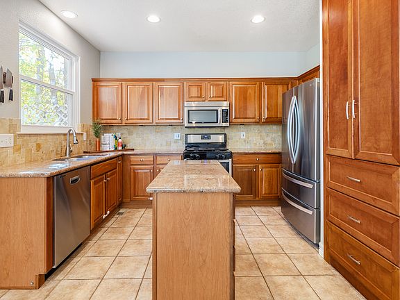 2nd image of 2682 Valentia St