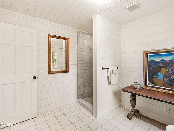 33rd image of 284 Savannah Shores Dr