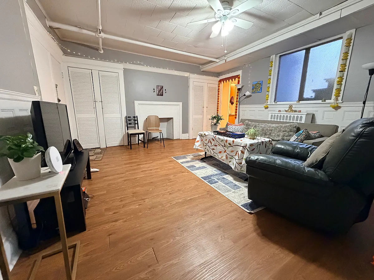 Building Photo - 149 Strathmore Rd #4