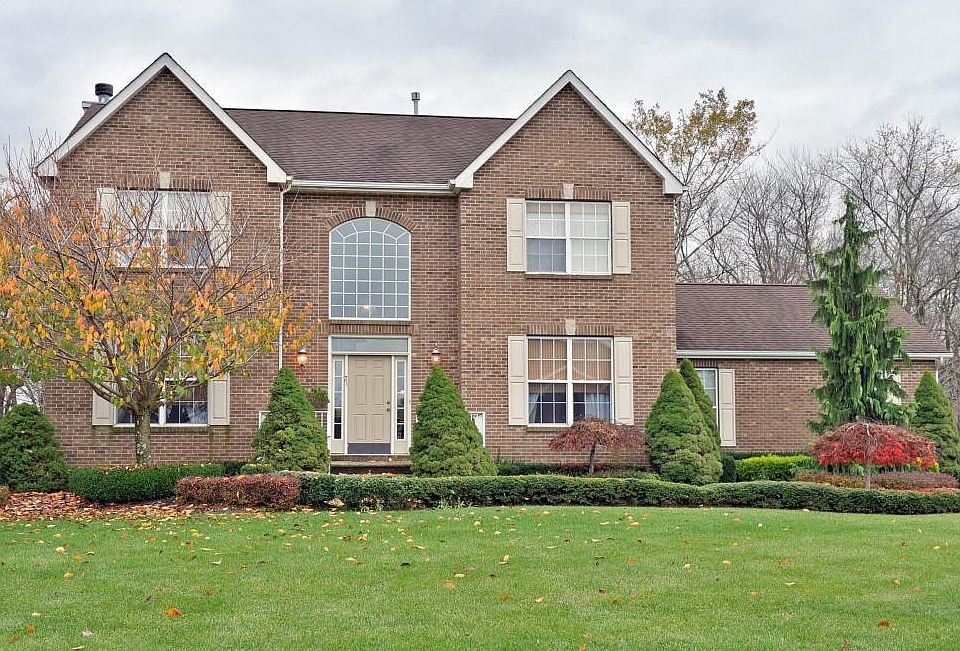 1st image of 21 Maria Dr