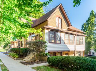 113 Elm St APT B, Elgin, IL 60123