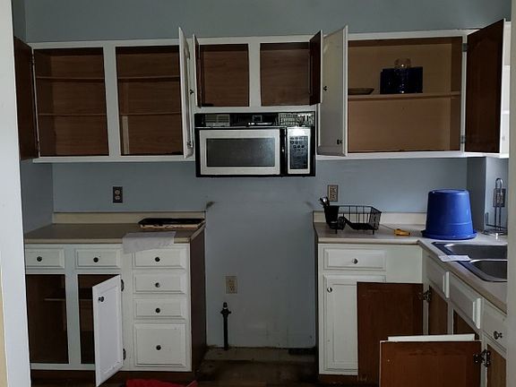 3rd image of 3254 6th Ave