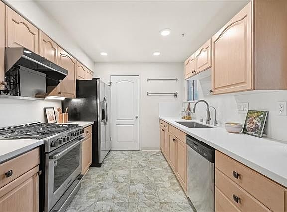 5th image of 995 Asilomar Ter APT 2