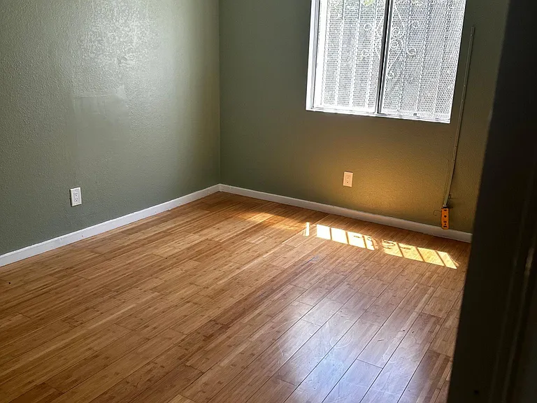 11105 S Mariposa Ave — Photo 10
