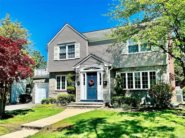 35 Alden Court, Malverne, NY 11565