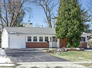 42 Wheeler Rd, Kendall Park, NJ 08824