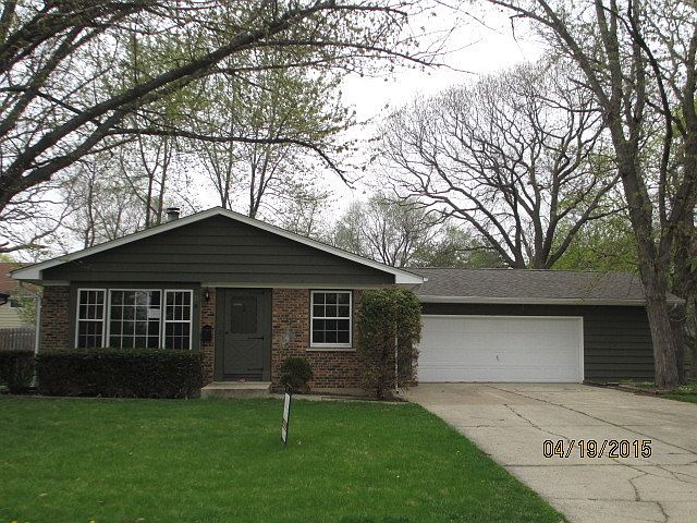 1st image of 10 Woodcliff Dr
