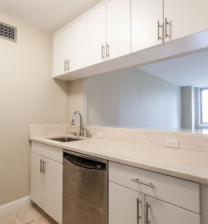 1st image of 30 W 63rd St APT 19V