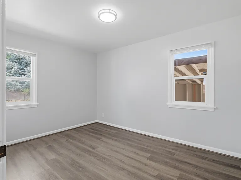 654 W Lennox St — Photo 8