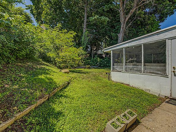4th image of 97 Portland Pl