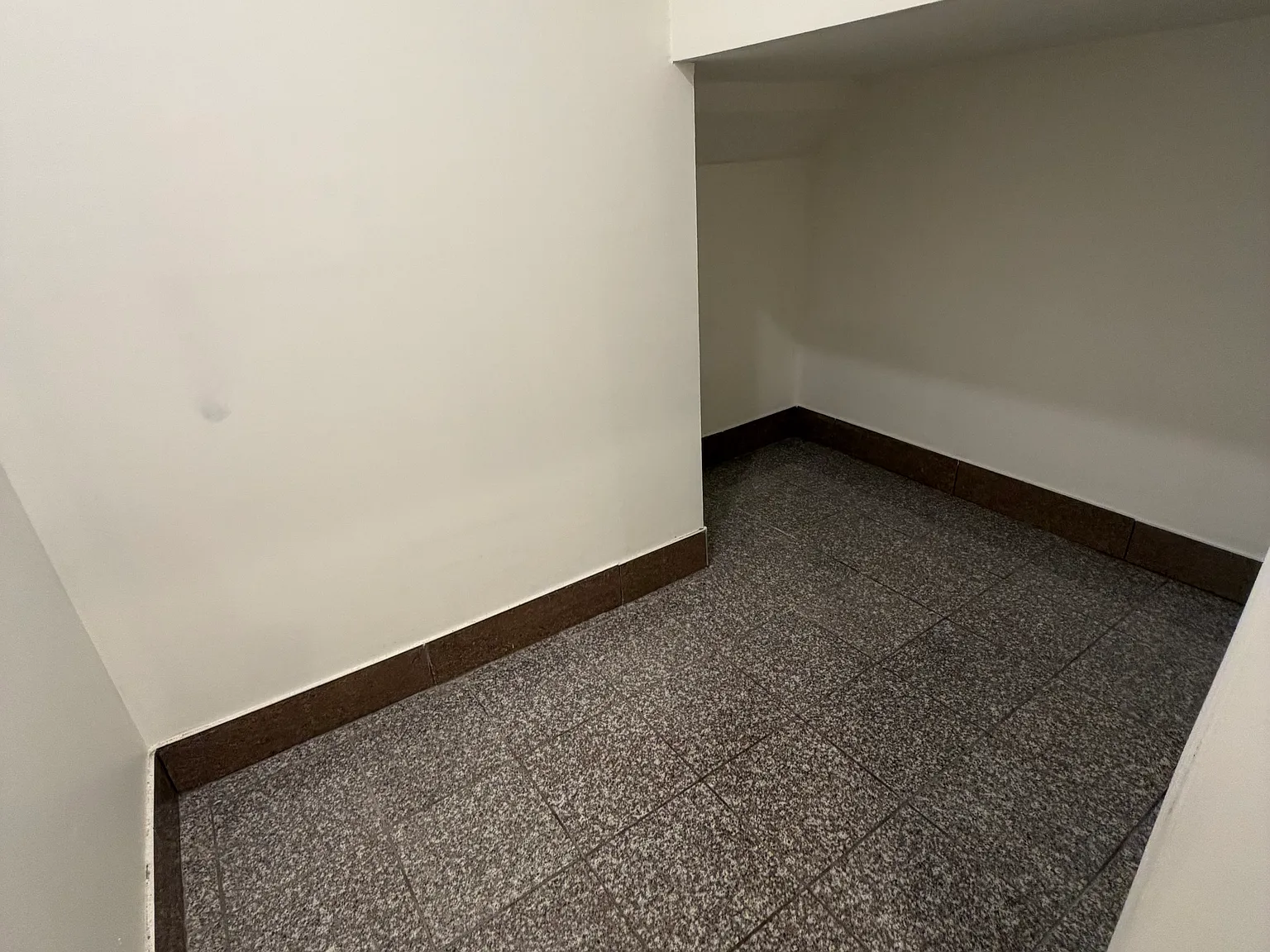 2 bed, 900 sqft, $2,000 — Photo 4