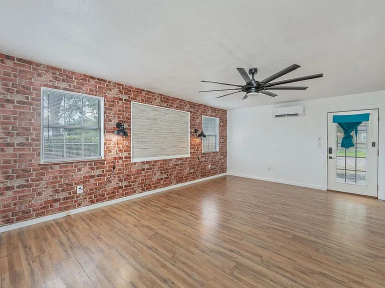 271 Bracewell St — Photo 23