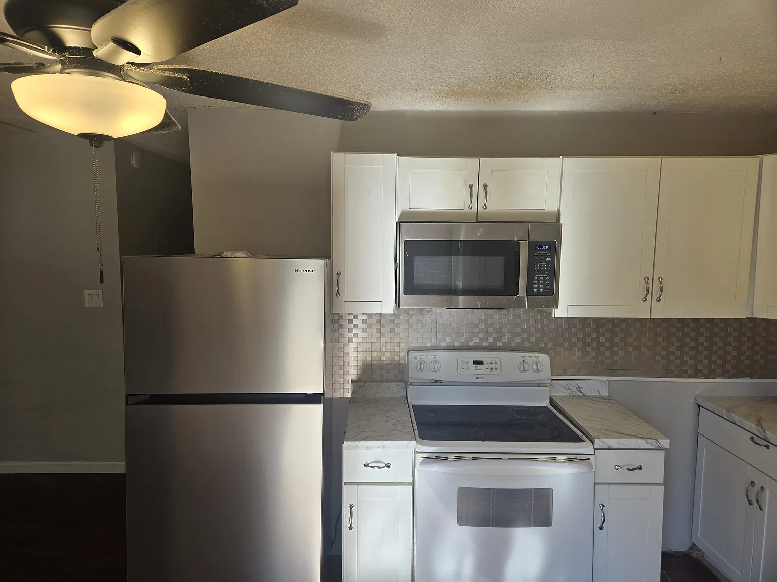 300 Sunnyside Dr — Photo 3