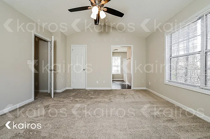 835 Ashley Ln — Photo 8